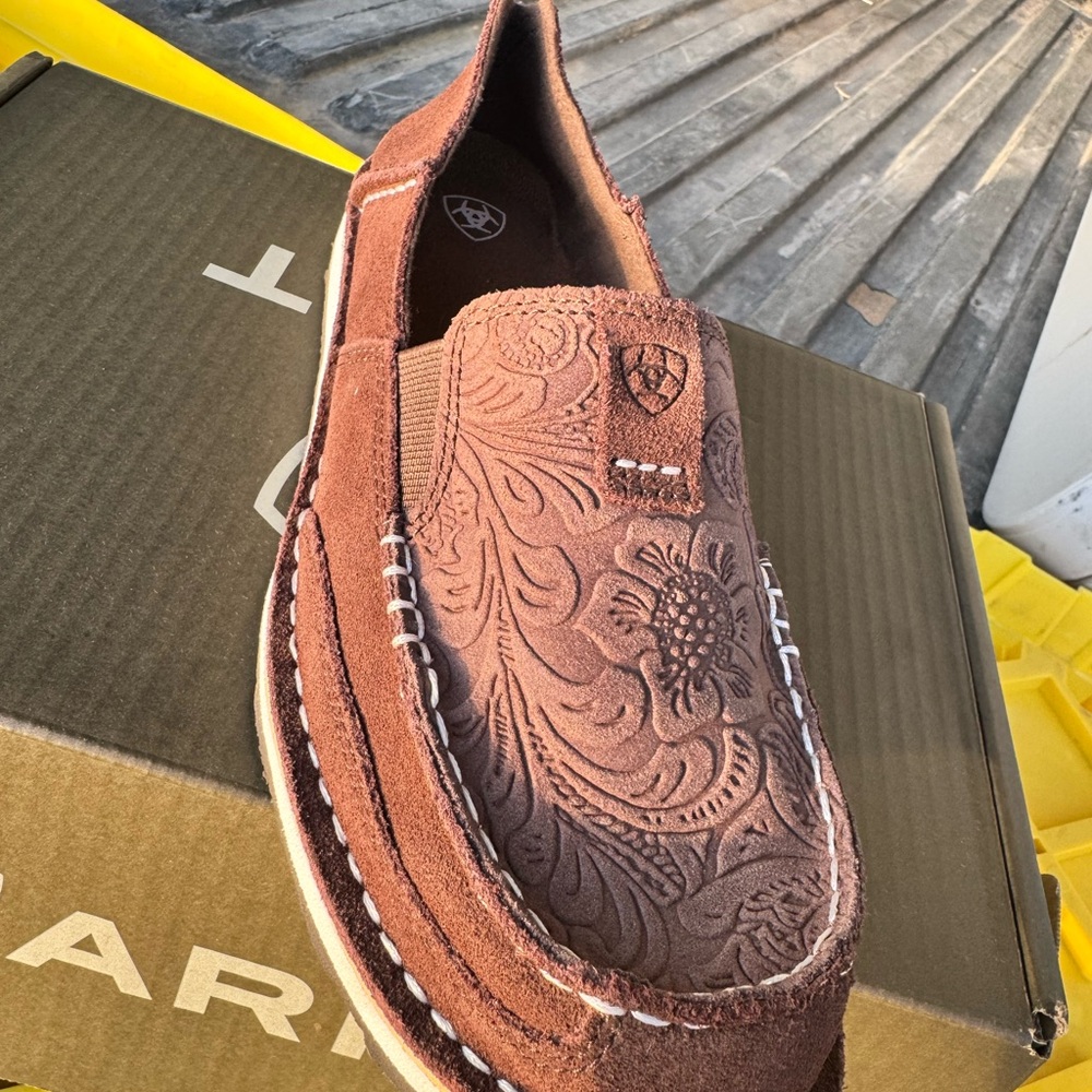 Ariat Women's Cruiser Brown Suede Shoes - Picture 3 of 4